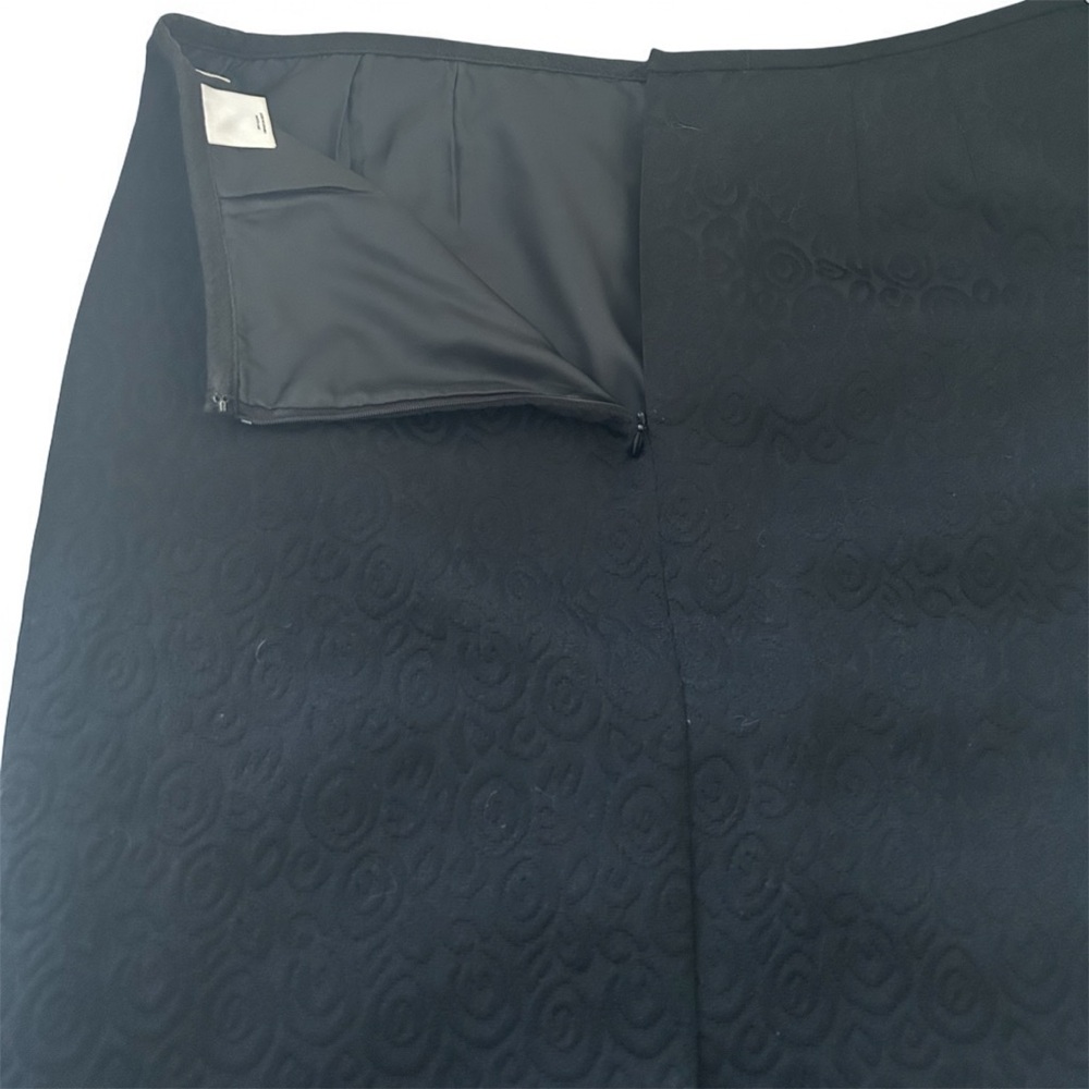 Le Suit Elegant Textured Black Blazer And Skirt Suit - Picture 5 of 5